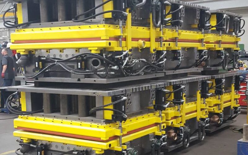 ppt9-1_800x500 A Paragon D&E compression molding machine